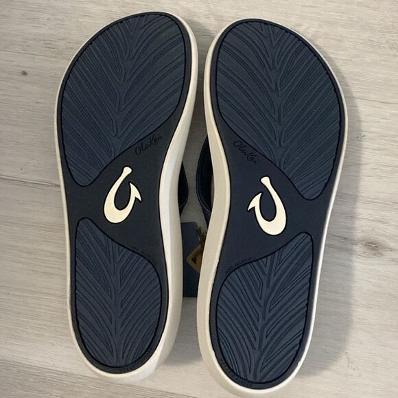 NWT-OLUKAI-Pi'oe Women's Beach Sandals,Water-Resistant-Navy blue and Grey-Size 7 - Picture 7 of 9